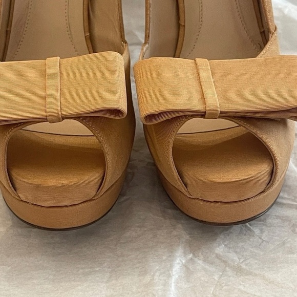 NEW W/ Imperfections FENDI  Bow Peep Toe Platform Heels Pumps 38.5 MSRP $495 - Picture 3 of 12